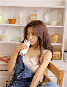 李丽珍电影在线蜜桃成熟时4-掀起衣服含着乳