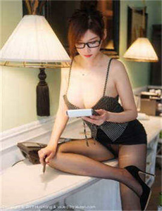 娇妻趴跪着掀裙子光屁股姜罚-美女露鲍鱼